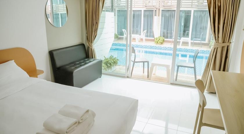 ห้องน้ำ Deluxe Pool Access